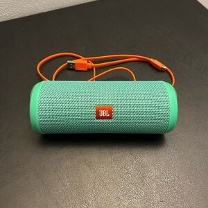JBL flip 3 splashproof portable bluetooth speaker
